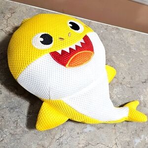 Pinkfong Shark Family 11" Plush - Baby Shark Yellow